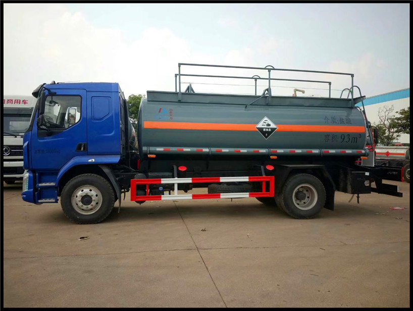 10-11方柳汽乘龙单桥玉柴200马力盐酸罐车